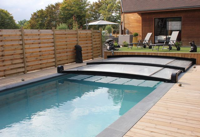 Abris de piscine coulissants : sécurité et design