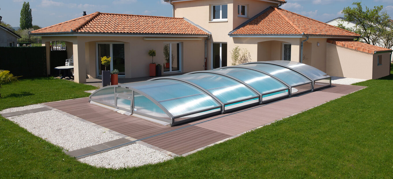 découvrez notre sélection d'abris piscine en kit, conçus pour protéger votre piscine tout en s'intégrant harmonieusement à votre extérieur. faciles à installer, nos abris offrent confort et sécurité, vous permettant de profiter de votre espace aquatique toute l'année.