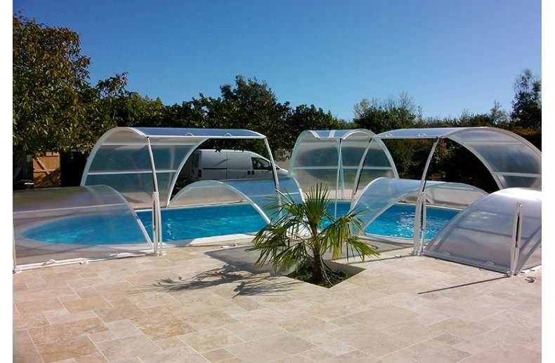 découvrez notre sélection d'abris de piscine, alliant esthétisme et praticité pour protéger votre bassin des intempéries. profitez de votre piscine tout au long de l'année grâce à nos solutions sur mesure adaptées à tous les styles et budgets.