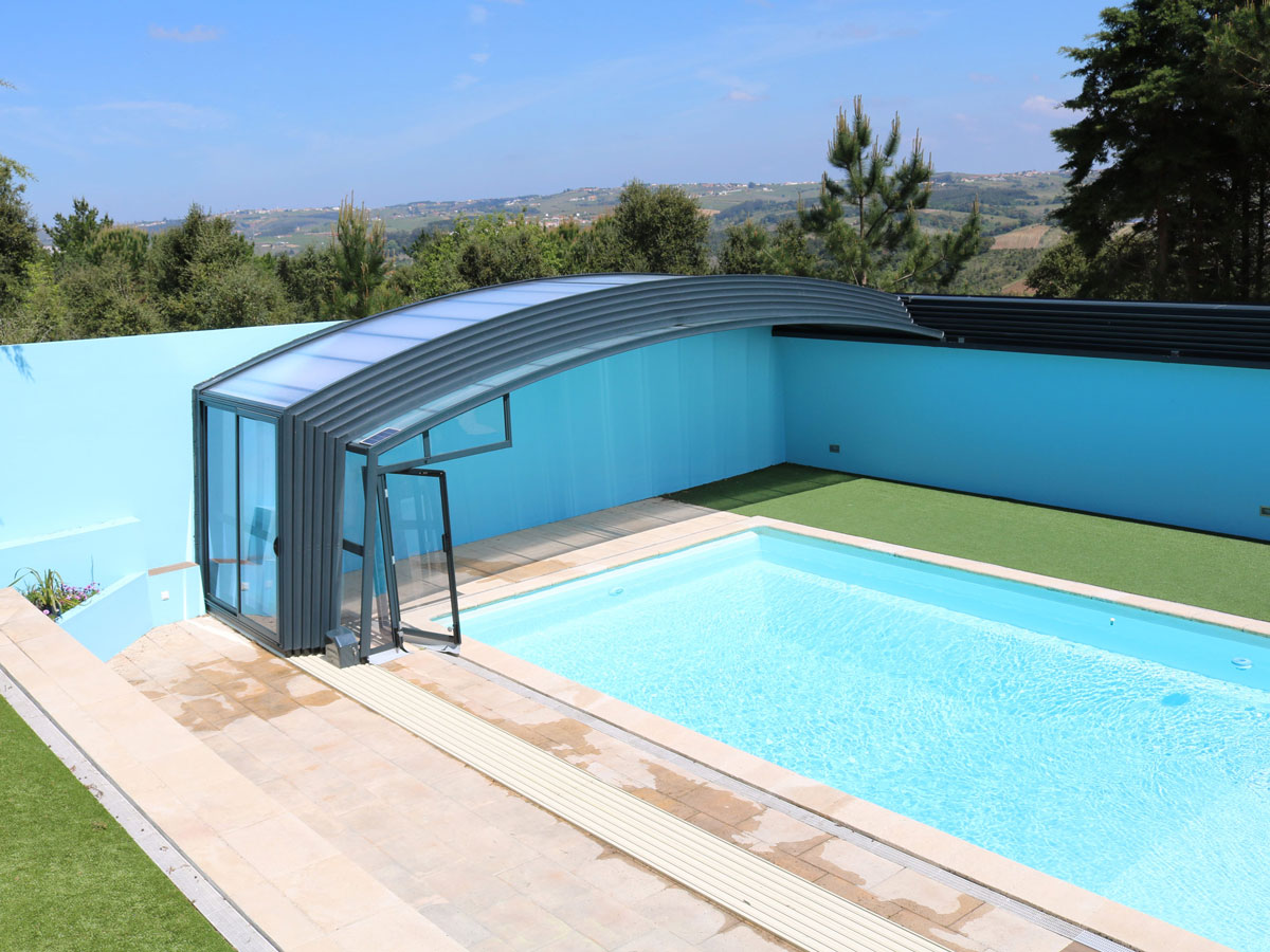 découvrez notre sélection d'abris de piscine pour jardin, alliant design et fonctionnalité. protégez votre espace aquatique tout en embellissant votre extérieur. idéal pour prolonger votre saison de baignade et profiter pleinement de votre jardin.