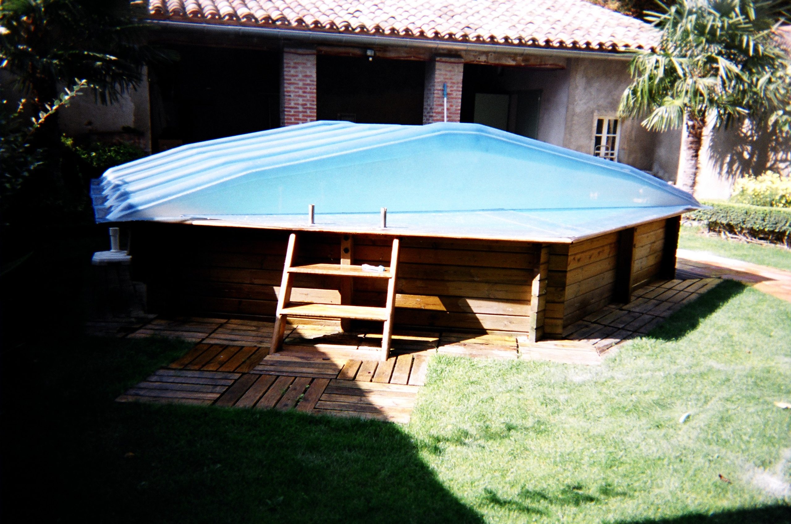 découvrez comment choisir des abris piscine en bois sûrs et durables pour protéger votre espace aquatique tout en ajoutant une touche esthétique à votre jardin. explorez les avantages, les conseils d'installation et les options disponibles pour garantir la sécurité de votre piscine.