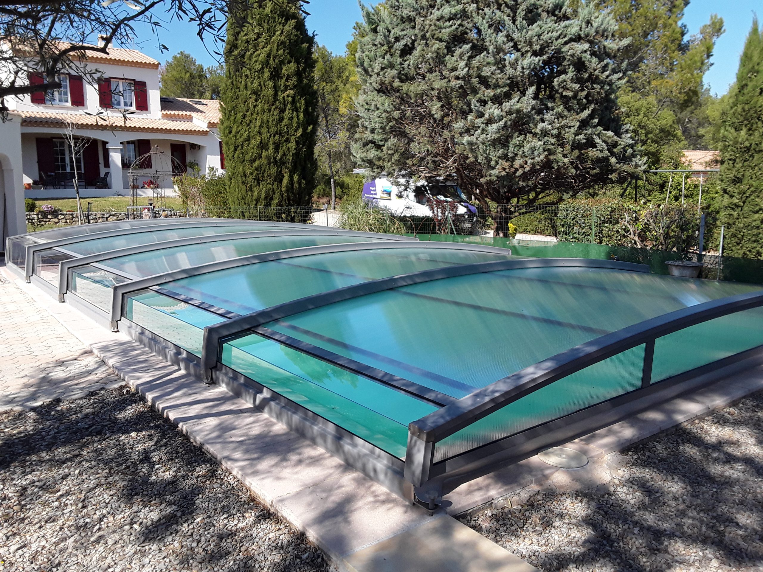 découvrez notre gamme d'accessoires pour abris de piscine, conçus pour améliorer votre expérience de baignade et assurer la sécurité. protégez votre piscine des intempéries et profitez d'une eau propre et claire tout au long de l'année avec nos solutions innovantes et pratiques.