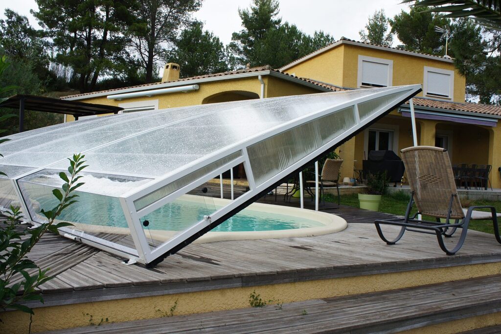 découvrez comment les énergies renouvelables peuvent optimiser le fonctionnement de votre abri de piscine. explorez les avantages environnementaux et économiques d'une installation performante.