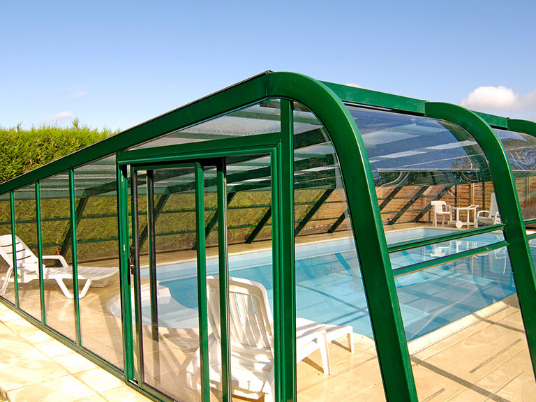 assurez la longévité de votre abri de piscine avec un entretien régulier de ses joints. découvrez nos conseils pratiques pour maintenir l'étanchéité et la performance de votre structure, tout en prévenant les dégradations liées à l'humidité.