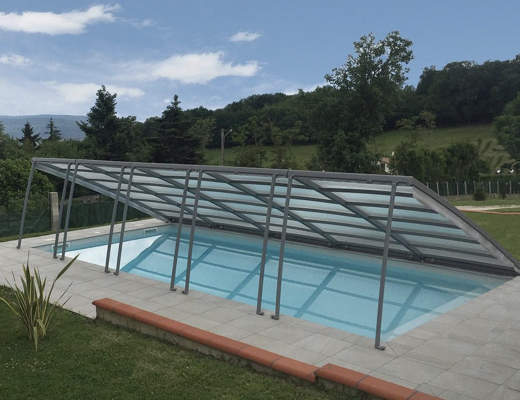 découvrez nos abris piscine modulables, la solution idéale pour protéger votre piscine tout en s'adaptant à vos besoins. profitez d'un confort maximal tout en préservant l'esthétique de votre espace extérieur. explorez notre gamme variée et personnalisez votre abri selon vos envies !